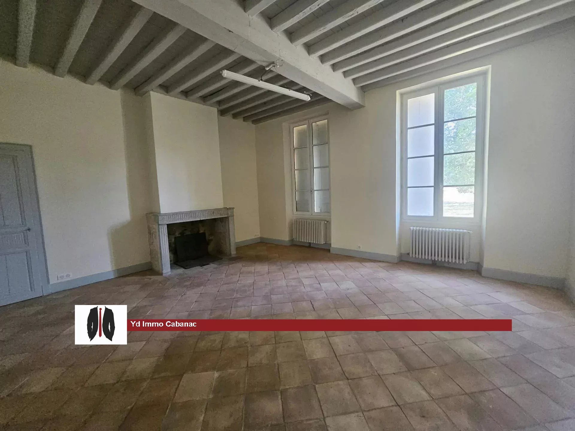 À LOUER – Propriété de caractère en pierre avec maison principale, maison de gardien et vaste terrain