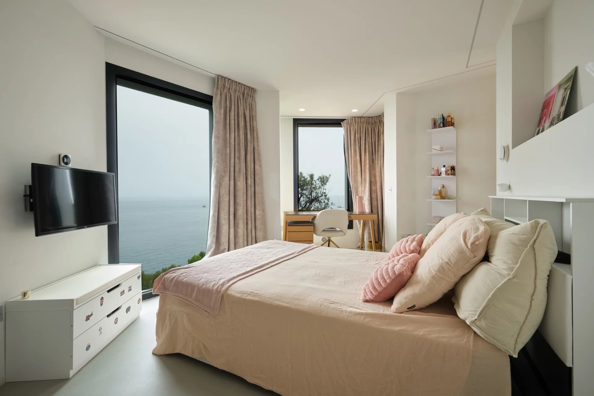 ROQUEBRUNE CAP MARTIN – VILLA CONTEMPORAINE