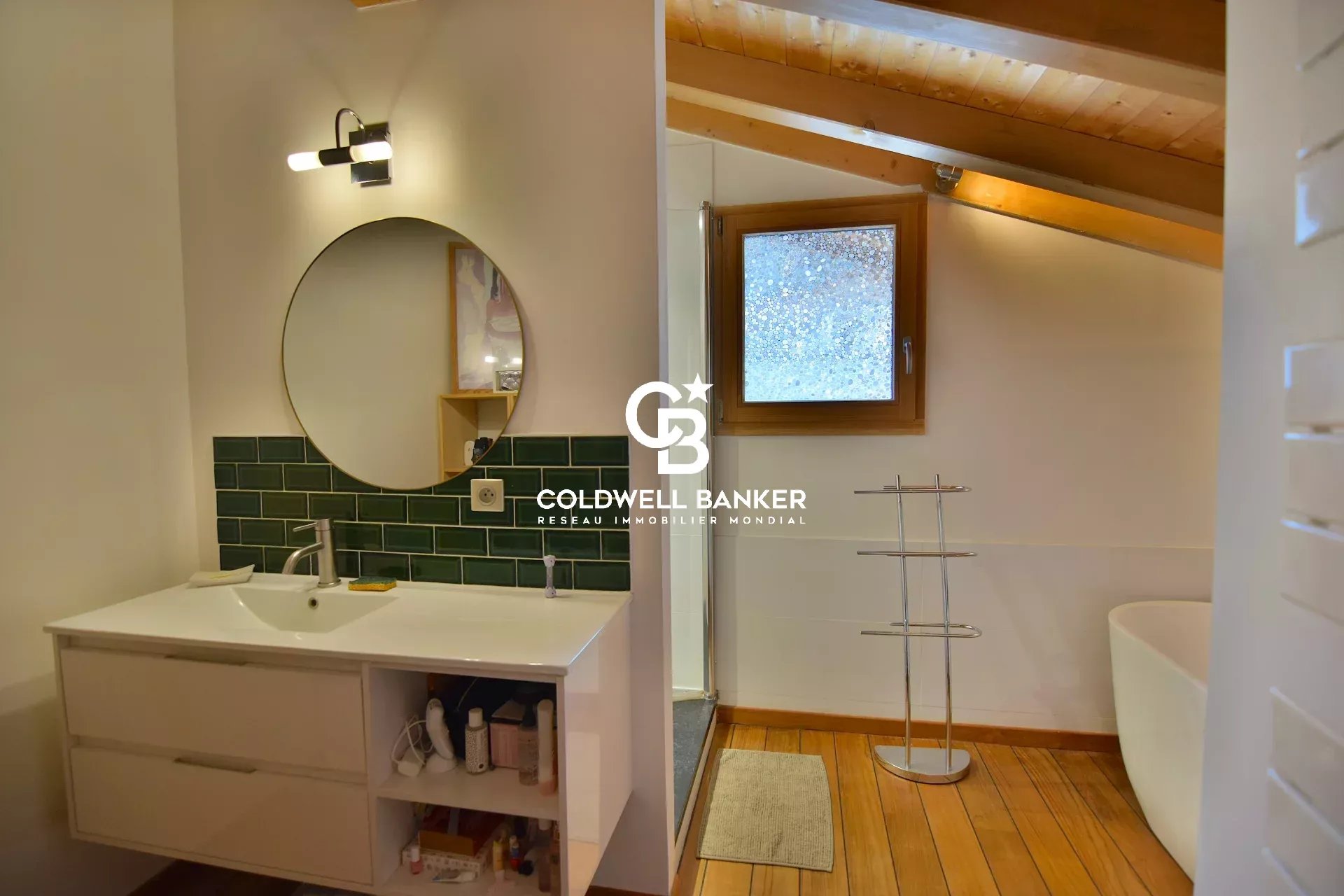 Propriété sur 2 niveaux avec bureaux et appartements - 197 m² - Les Houches