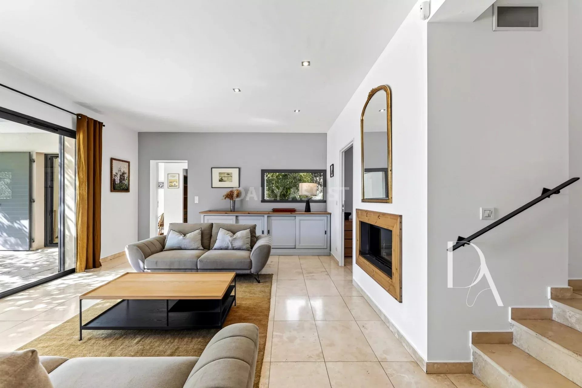 Villa contemporaine avec piscine à Saint-Marc-Jaumegarde – 214 m² au cœur d’un parc de 4 000 m²