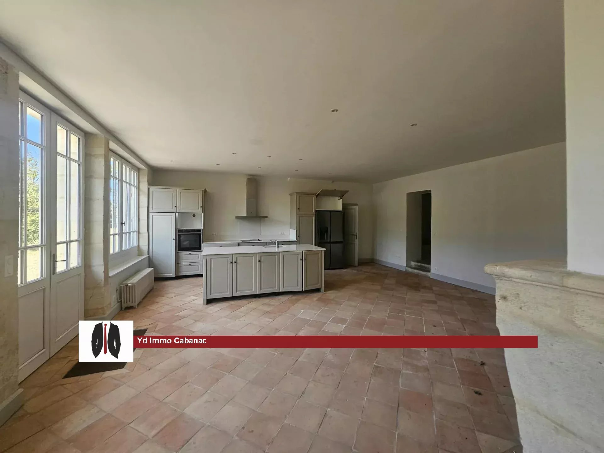 À LOUER – Propriété de caractère en pierre avec maison principale, maison de gardien et vaste terrain