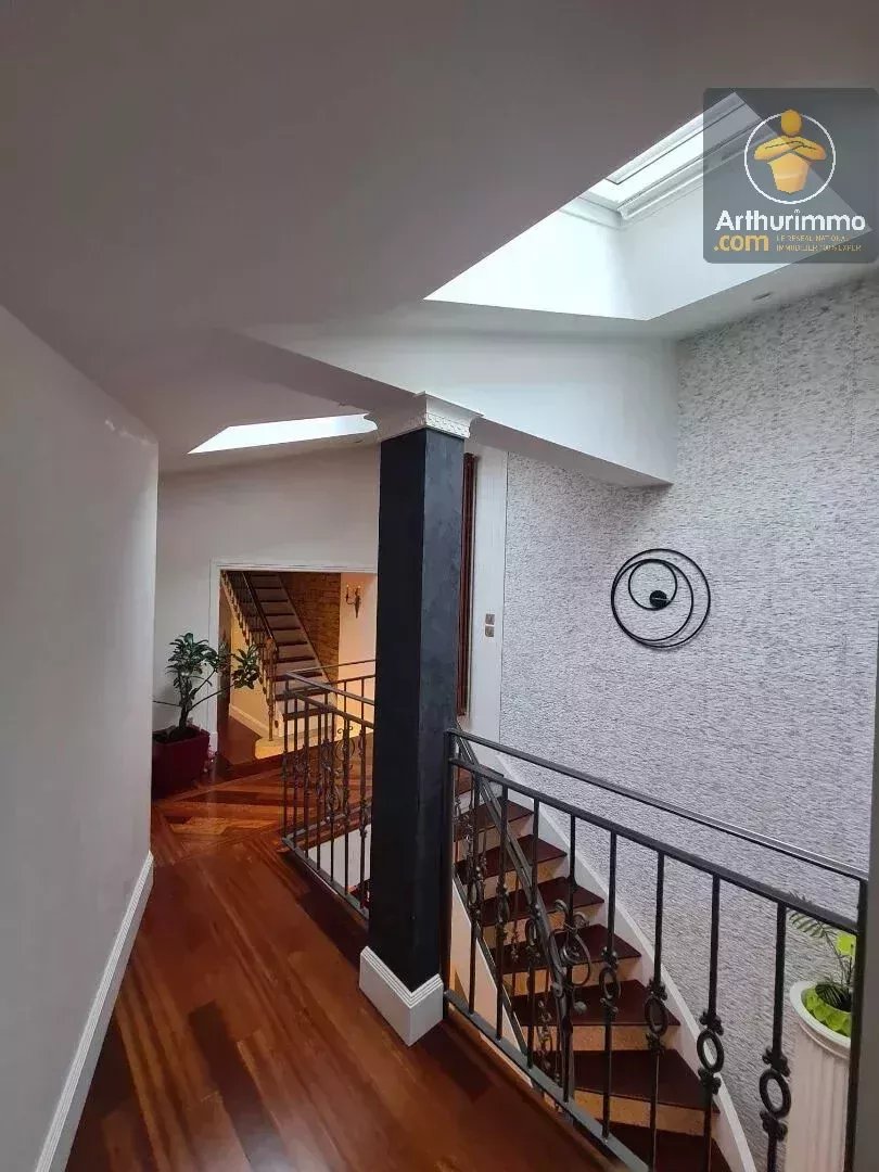 Maison de 230 m2 aux belles prestations,  proche Beaugency