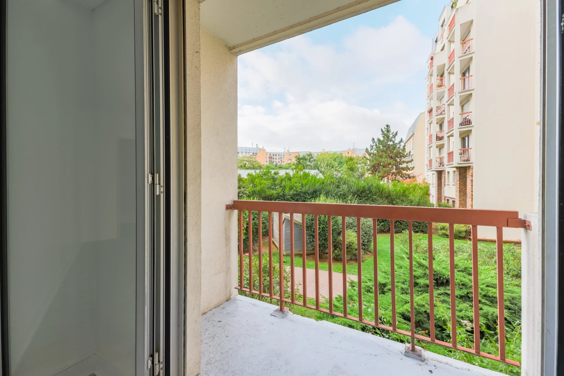 Paris 10e – Canal Saint-Martin / Quai de Jemmapes – 3 pièces de 73 m² avec balcon et parking