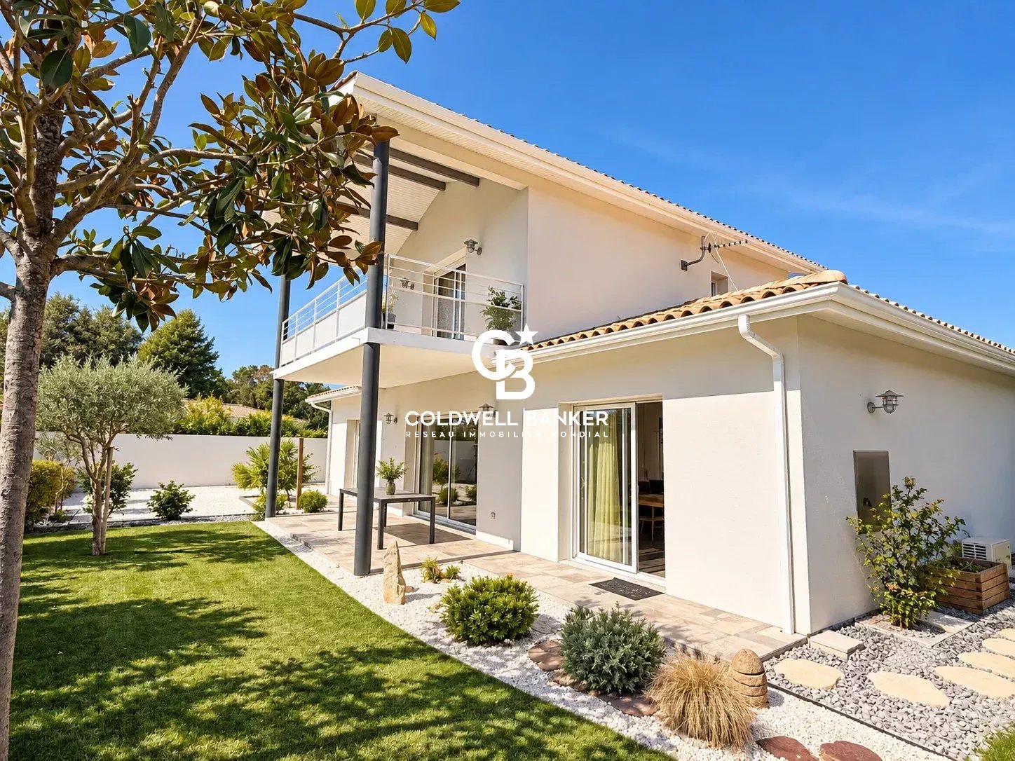 Contemporary villa – pool & spa – no overlooking