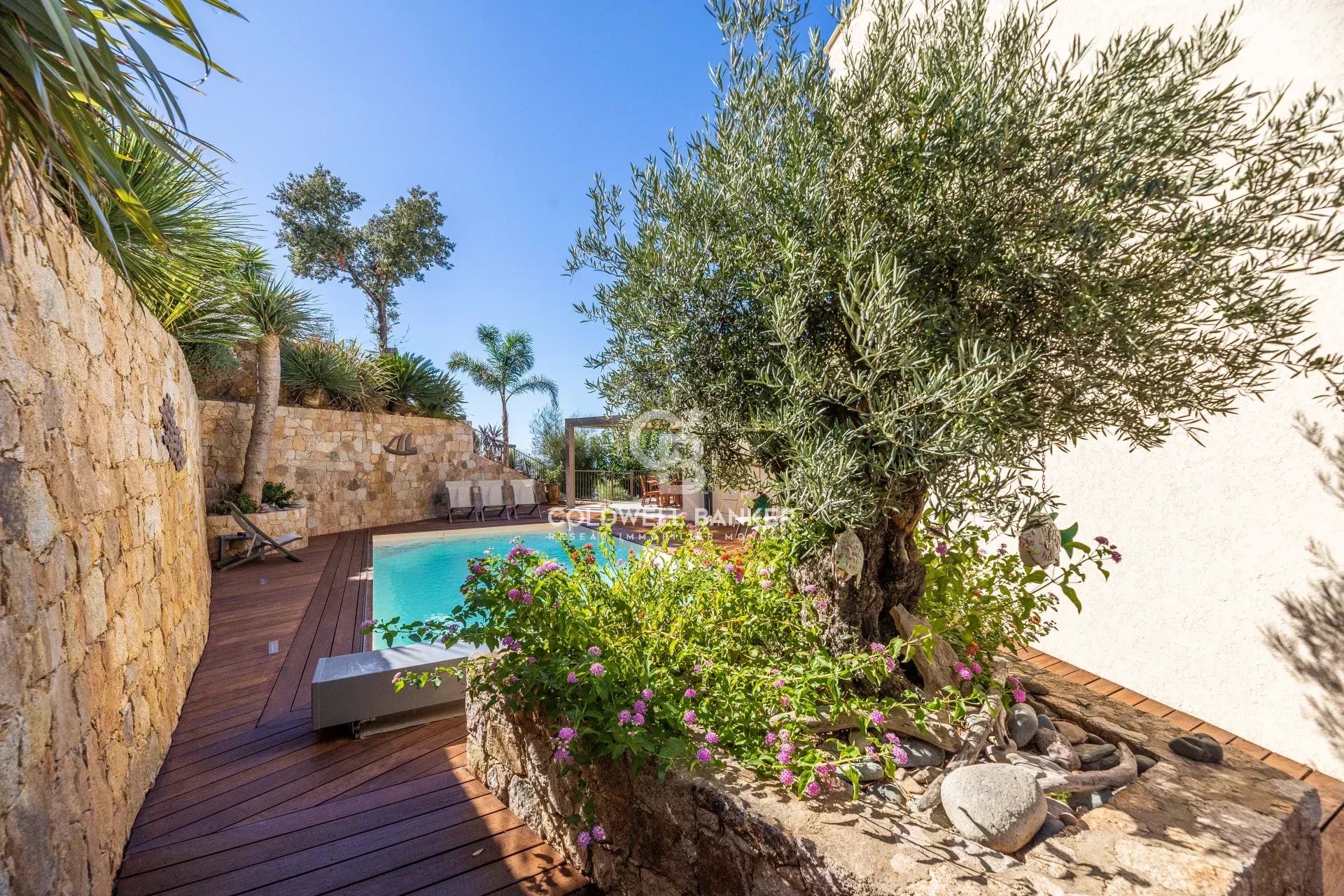 L'Île-Rousse – Exceptional villa facing the Pietra islands