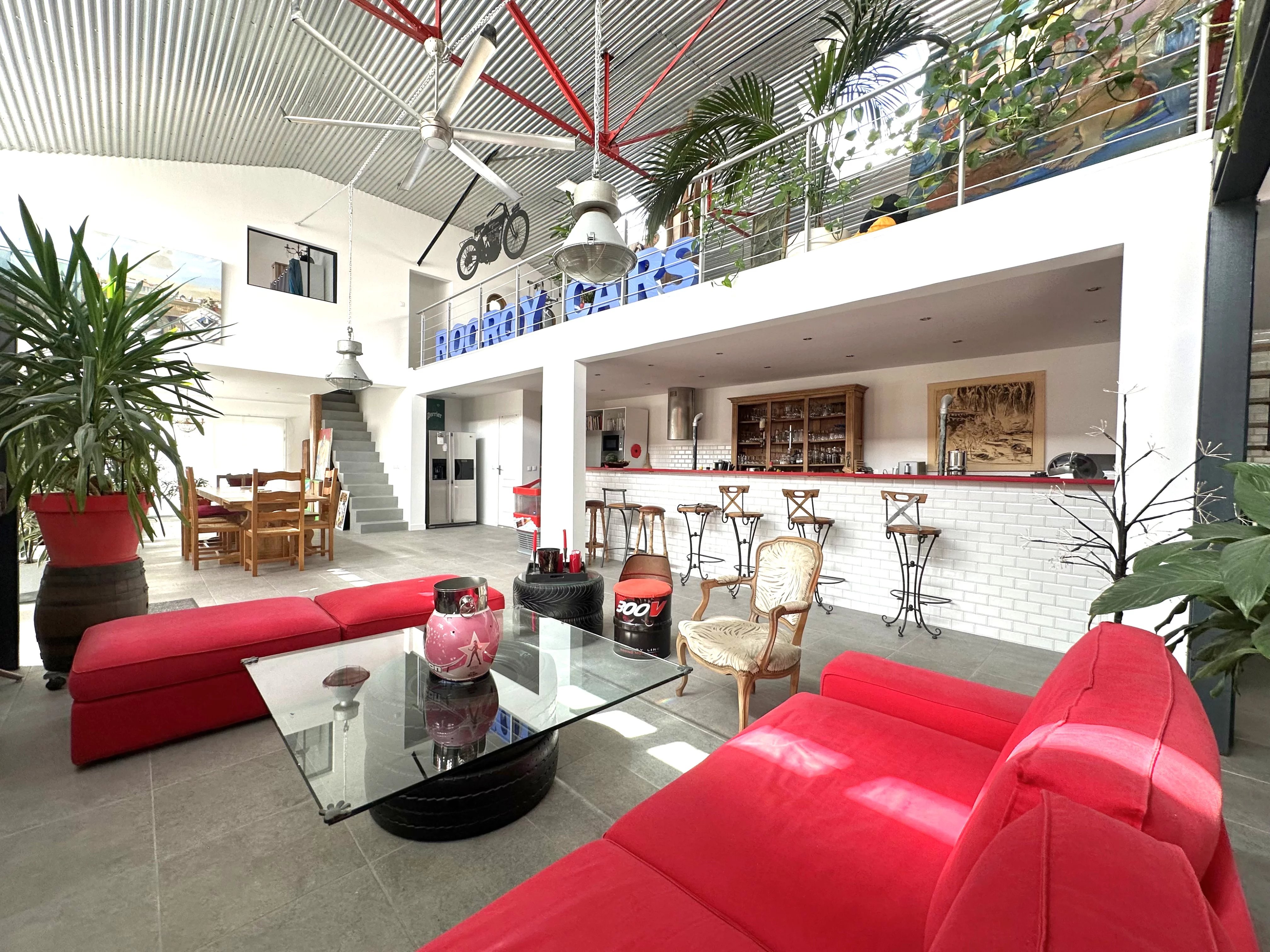 EXCEPTIONAL IN ST MAUR! 369 SQM LOFT