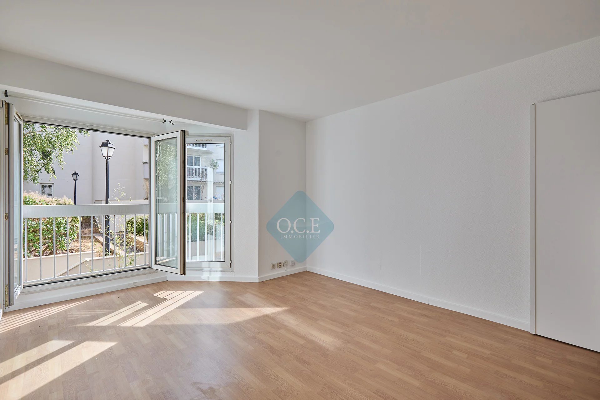 2-room apartment very bright, with parking