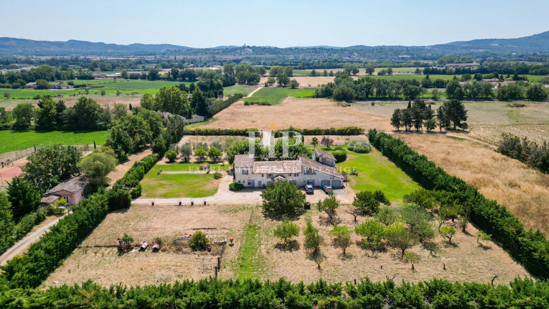 Mas/Magnanerie du XVIIIème siècle au coeur du Luberon - 490m2- Vues panoramiques proche Aix-en-Provence-Lourmarin et Avignon