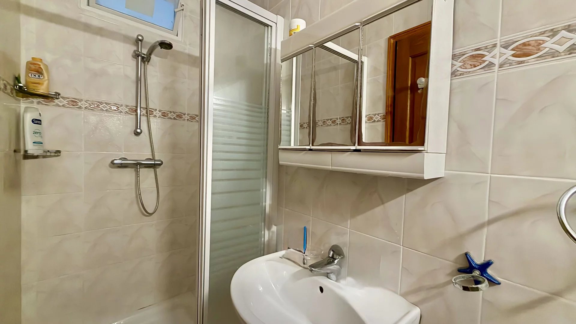 Maison d'exception vue mer de 250 m2 à Vallauris, sur terrain de 1500 m² avec possibilité d'extension