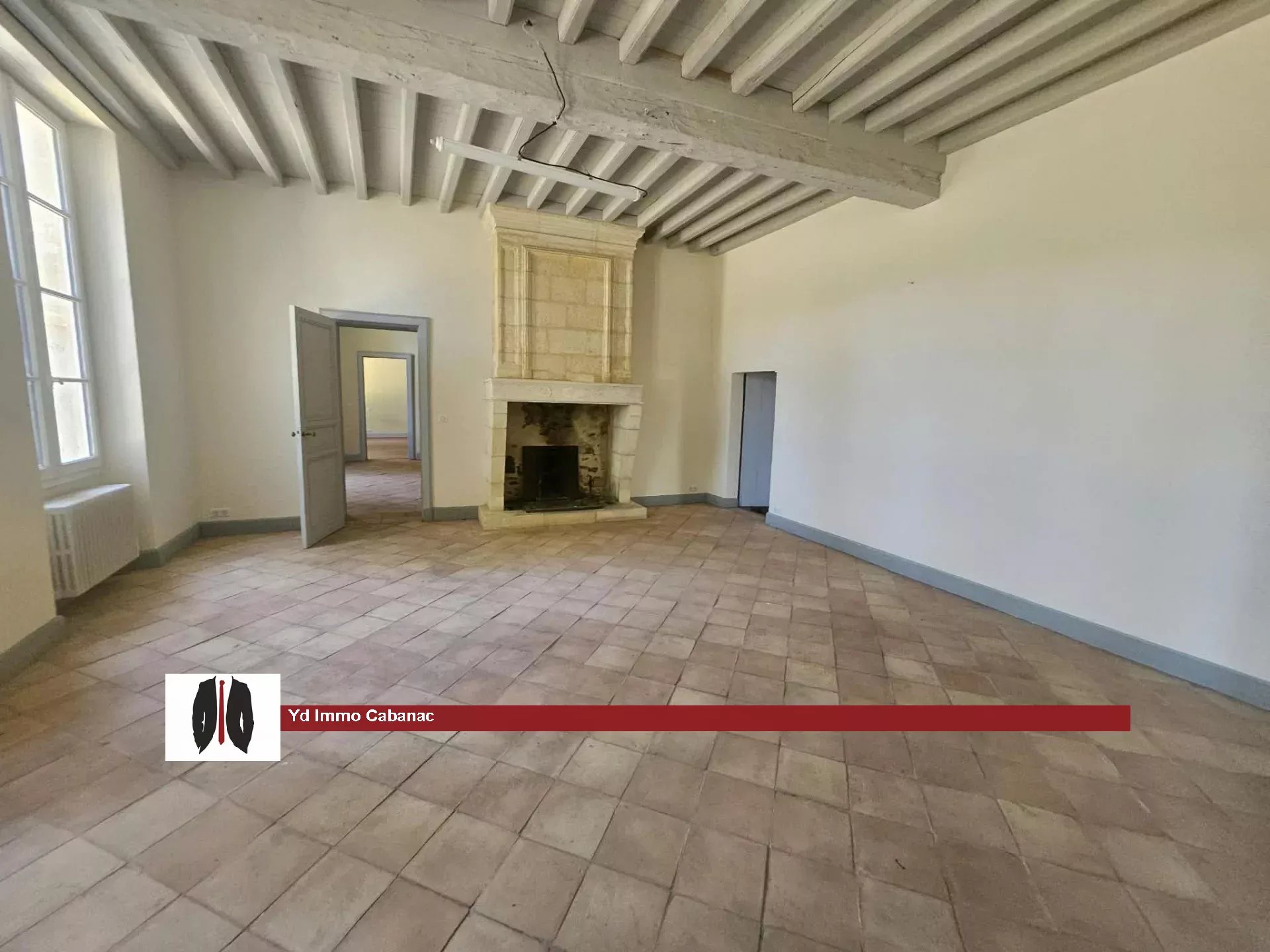 À LOUER – Propriété de caractère en pierre avec maison principale, maison de gardien et vaste terrain