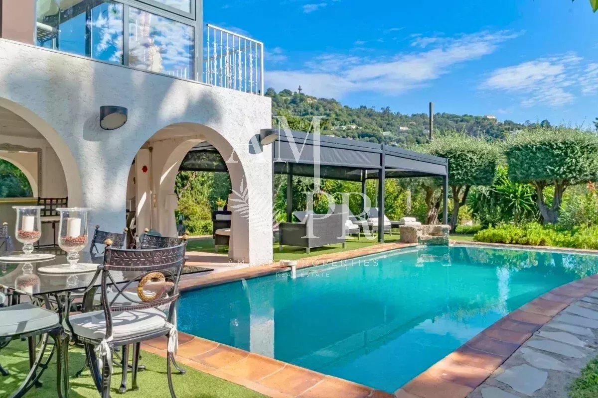 Villa de style proche centre ville Cannes