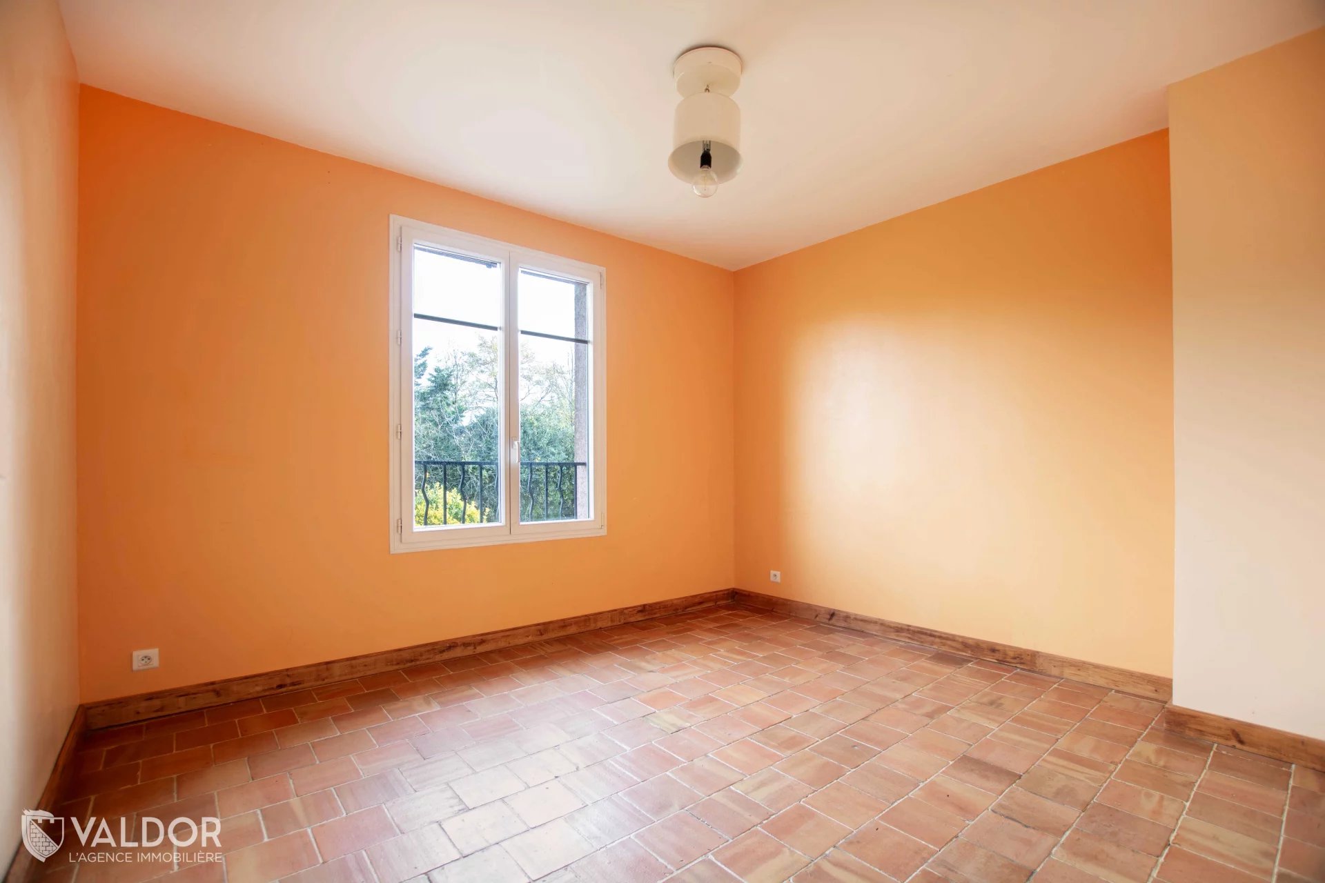 Grande maison - 6 ch. - 238m2 - grand terrain - calme et nature