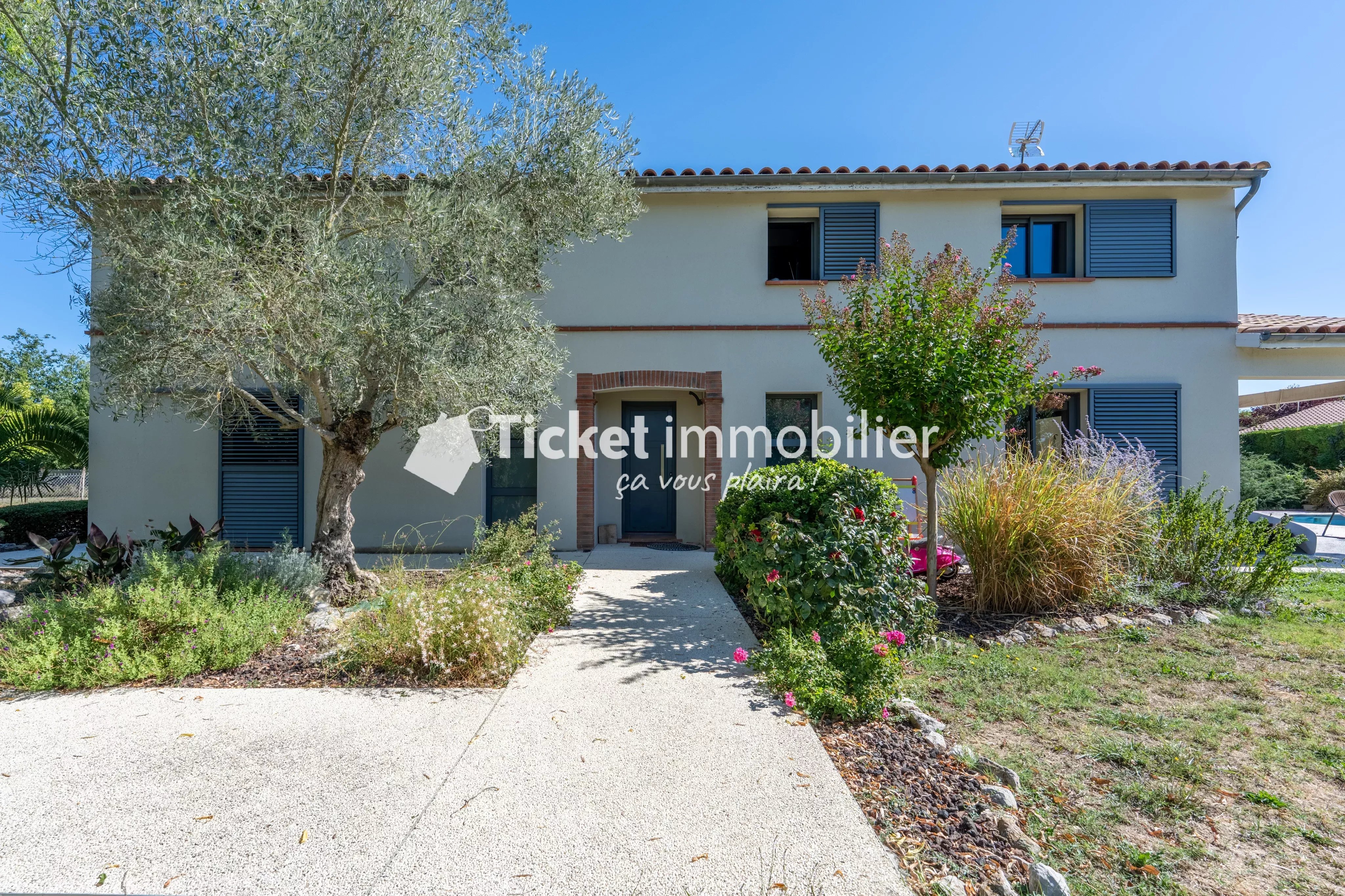 MAISON T7 235m2 AVEC PISCINE, GARAGE, TERRAIN ARBORE DE 1480m2, POMPE A CHALEUR NEUVE, DPE A, PROCHE TOULOUSE ETC ...