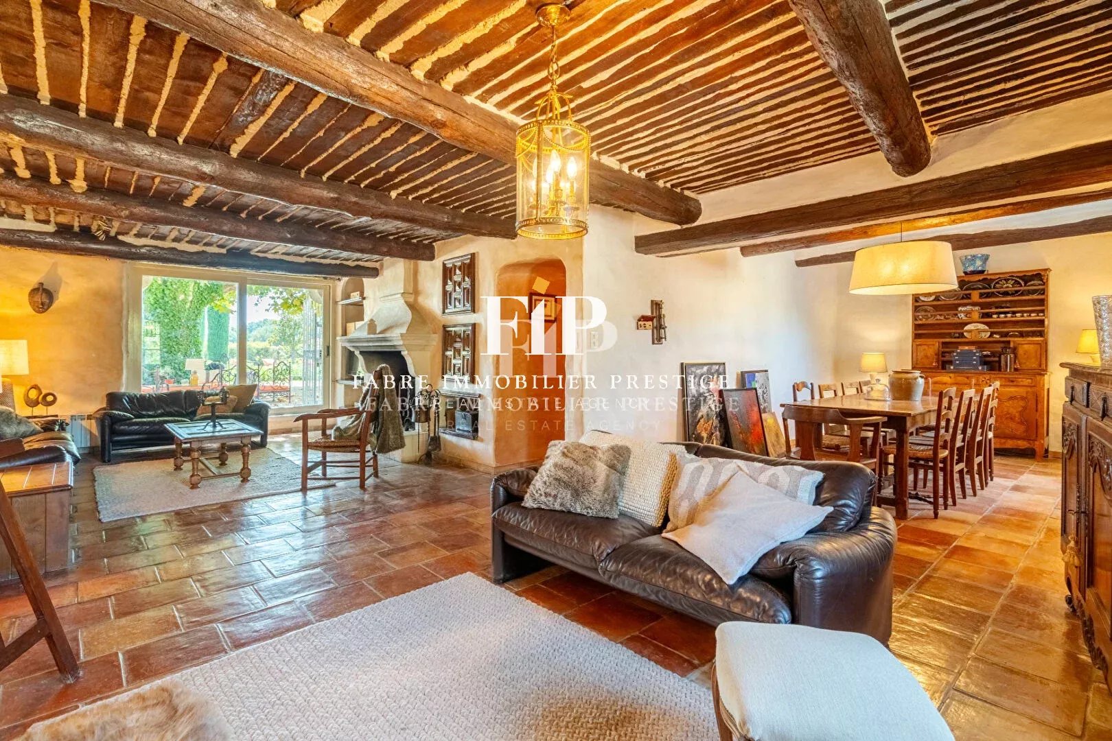 Mas/Magnanerie du XVIIIème siècle au coeur du Luberon - 490m2- Vues panoramiques proche Aix-en-Provence-Lourmarin et Avignon