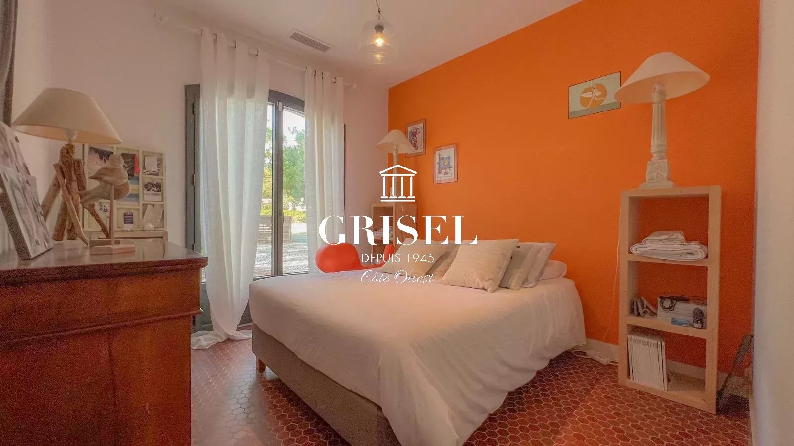 Spacious family home with pool in Petit Piquey