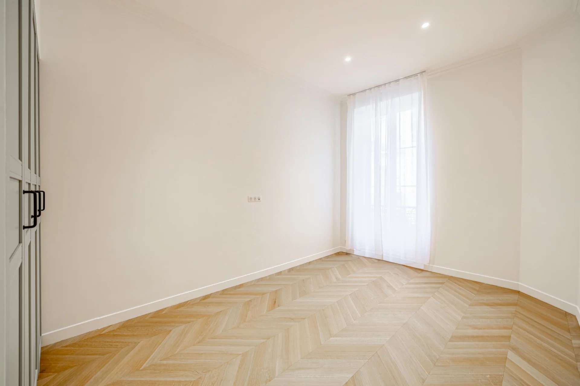 Nice - Le Port - Exceptionnel appartement 4 pièces rénové – Balcon avec vue Port
