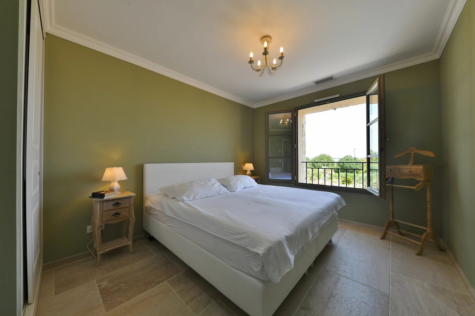 Bastide contemporaine de 160 m² avec couloir de nage