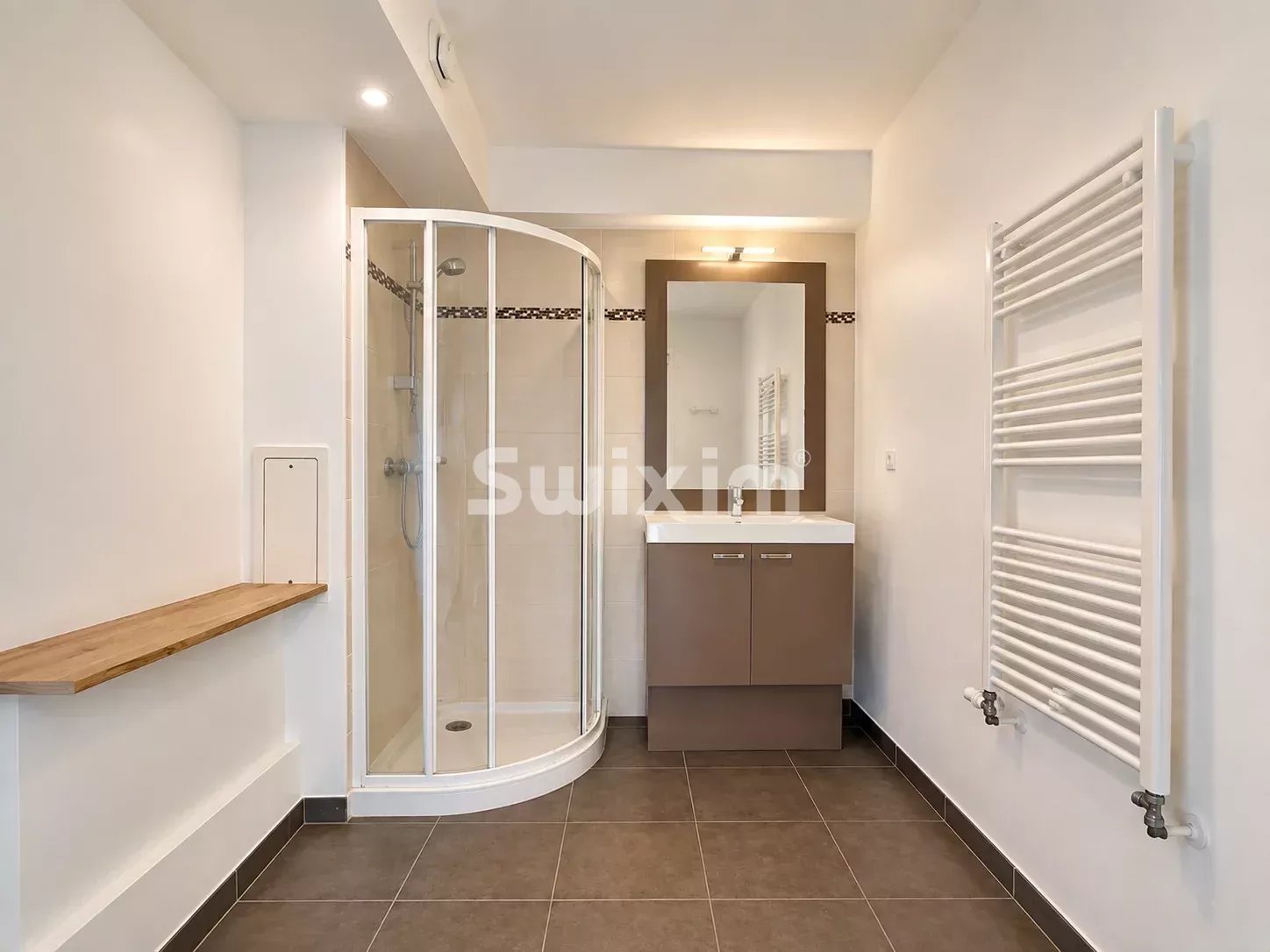 Studio lumineux avec balcon – Secteur recherché proche frontière