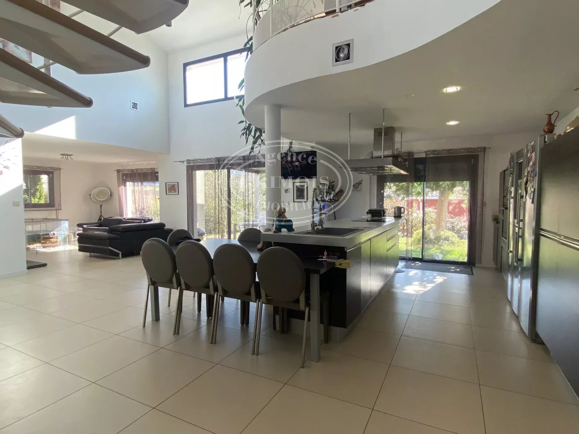 VILLA 7 PIECES 253M² AVEC PISCINE - CASTELGINEST 31780