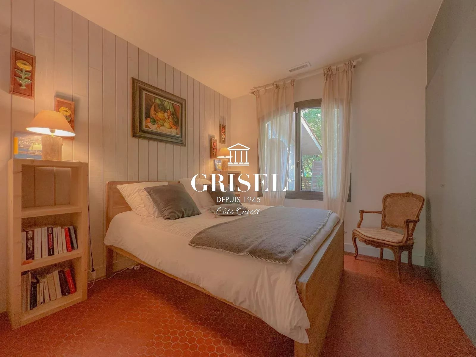 Spacious family home with pool in Petit Piquey
