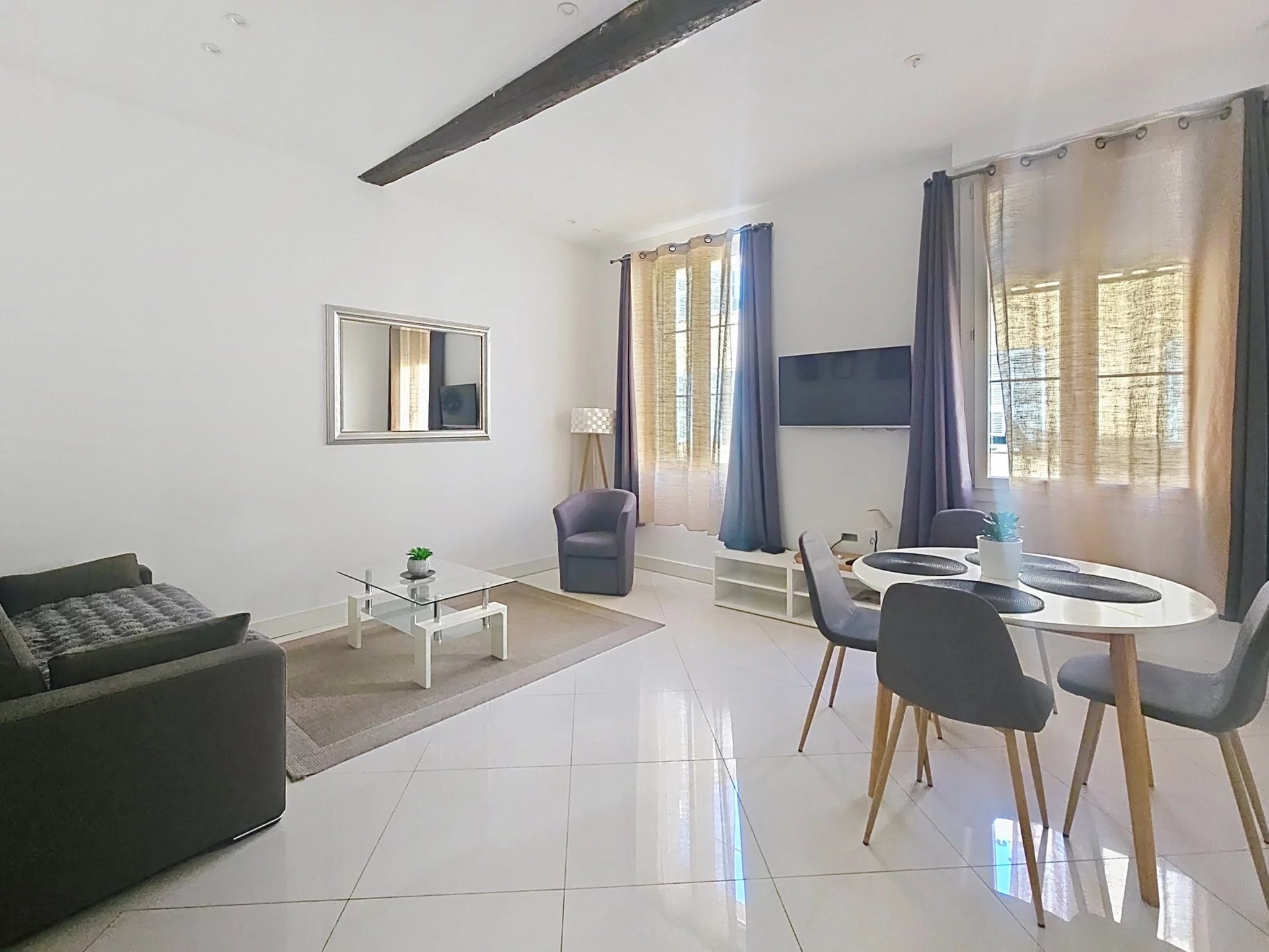 Vieux-Nice – Cours Saleya – 2 pièces de 42 m² entièrement rénové – Fort potentiel locatif