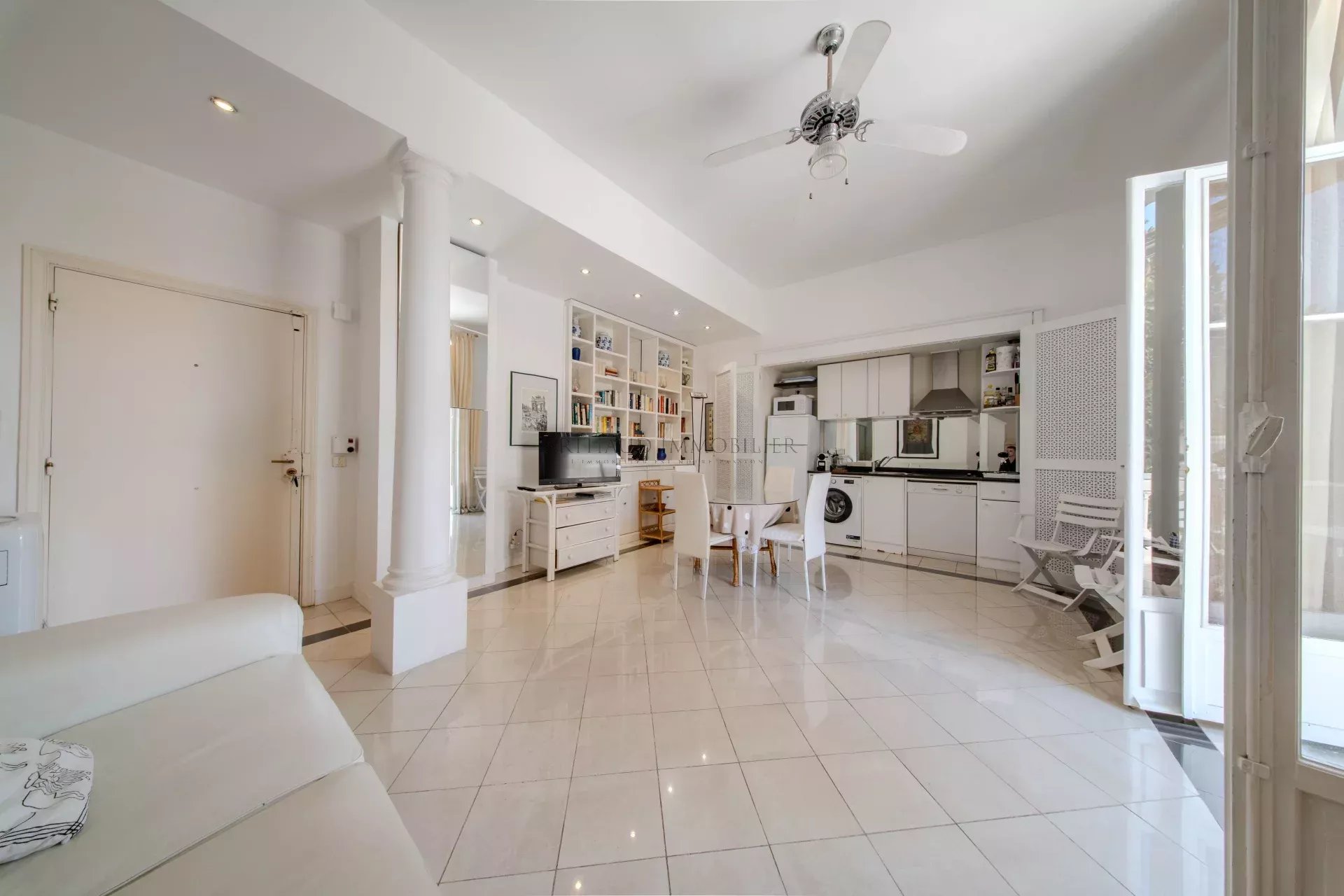 APPARTEMENT ATYPIQUE 3 PIÈCES EN DUPLEX – PISCINE – GARDIEN