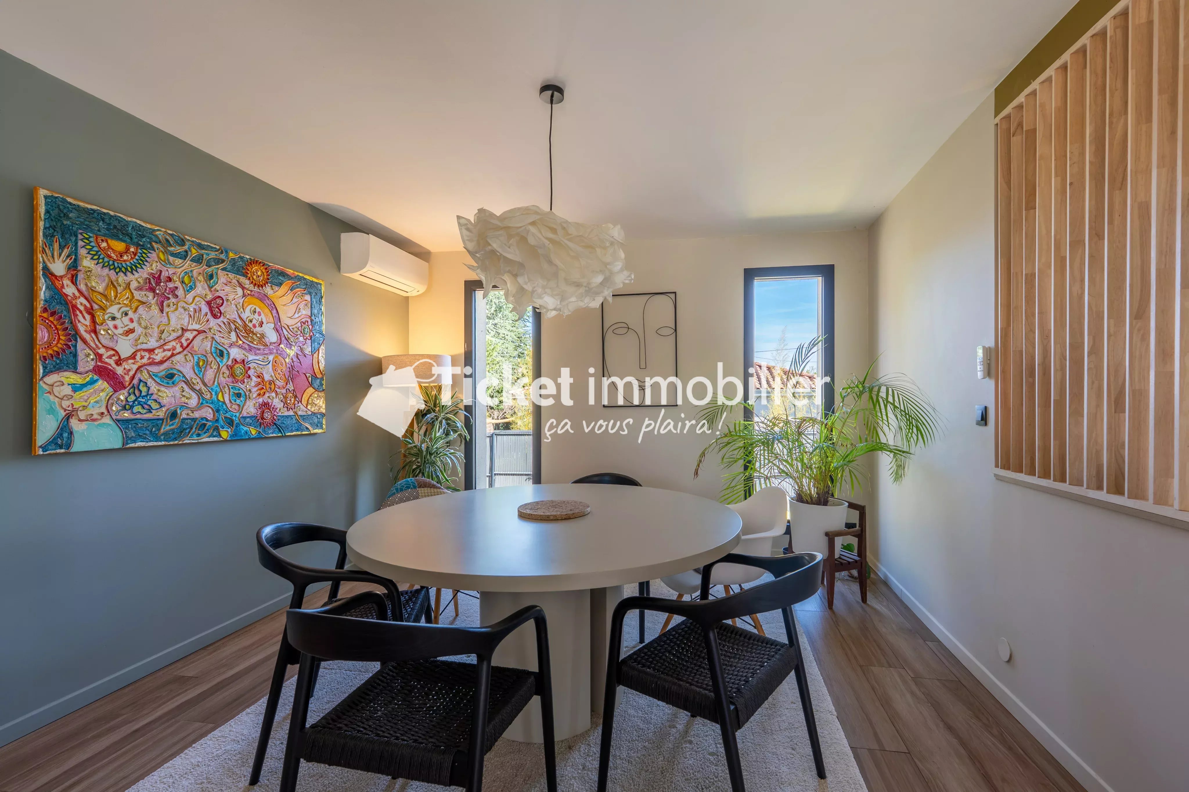 Villa 7 pièces de 304,16m2 avec piscine, carport hors couloir aérien