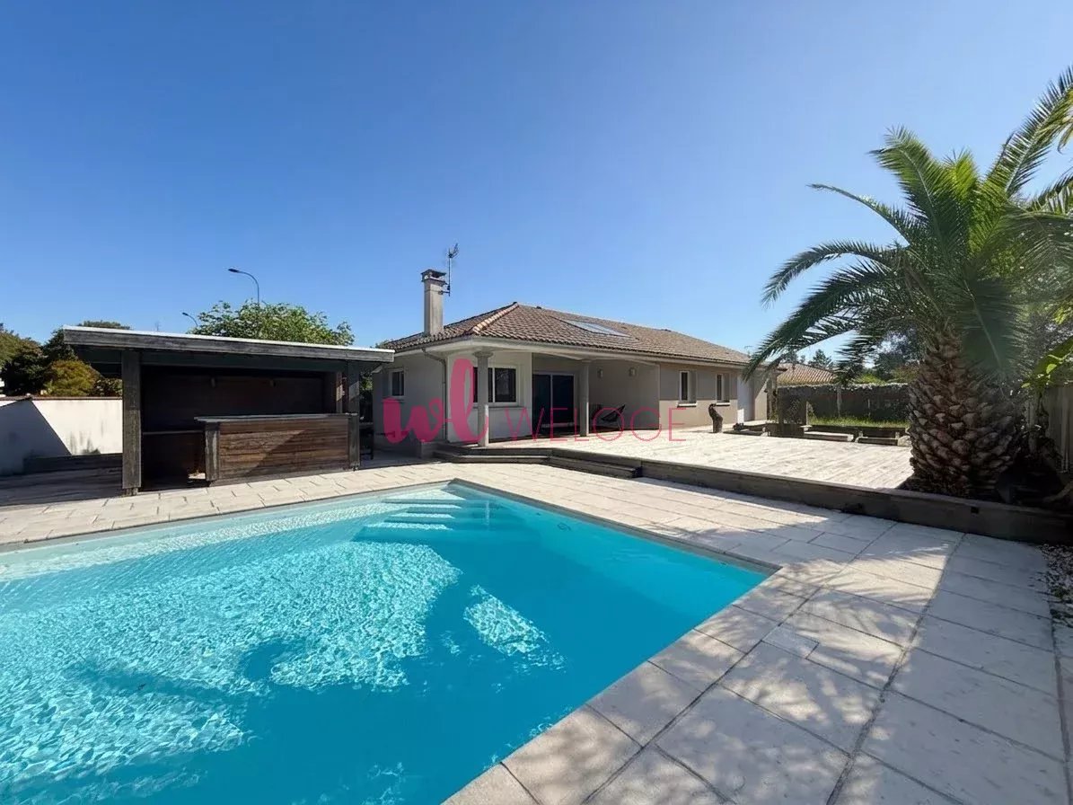 MAGESCQ — Maison contemporaine de plain-pied 125 m², piscine, pool house et double garage