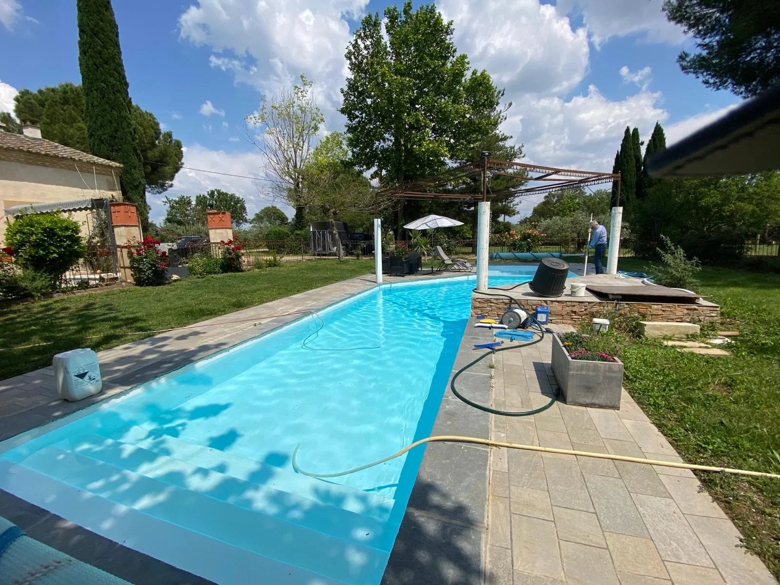 Cailar, Mas 380m² plus 120m² de combles à aménager, 6chs sur parcelle 8000m² avec piscine