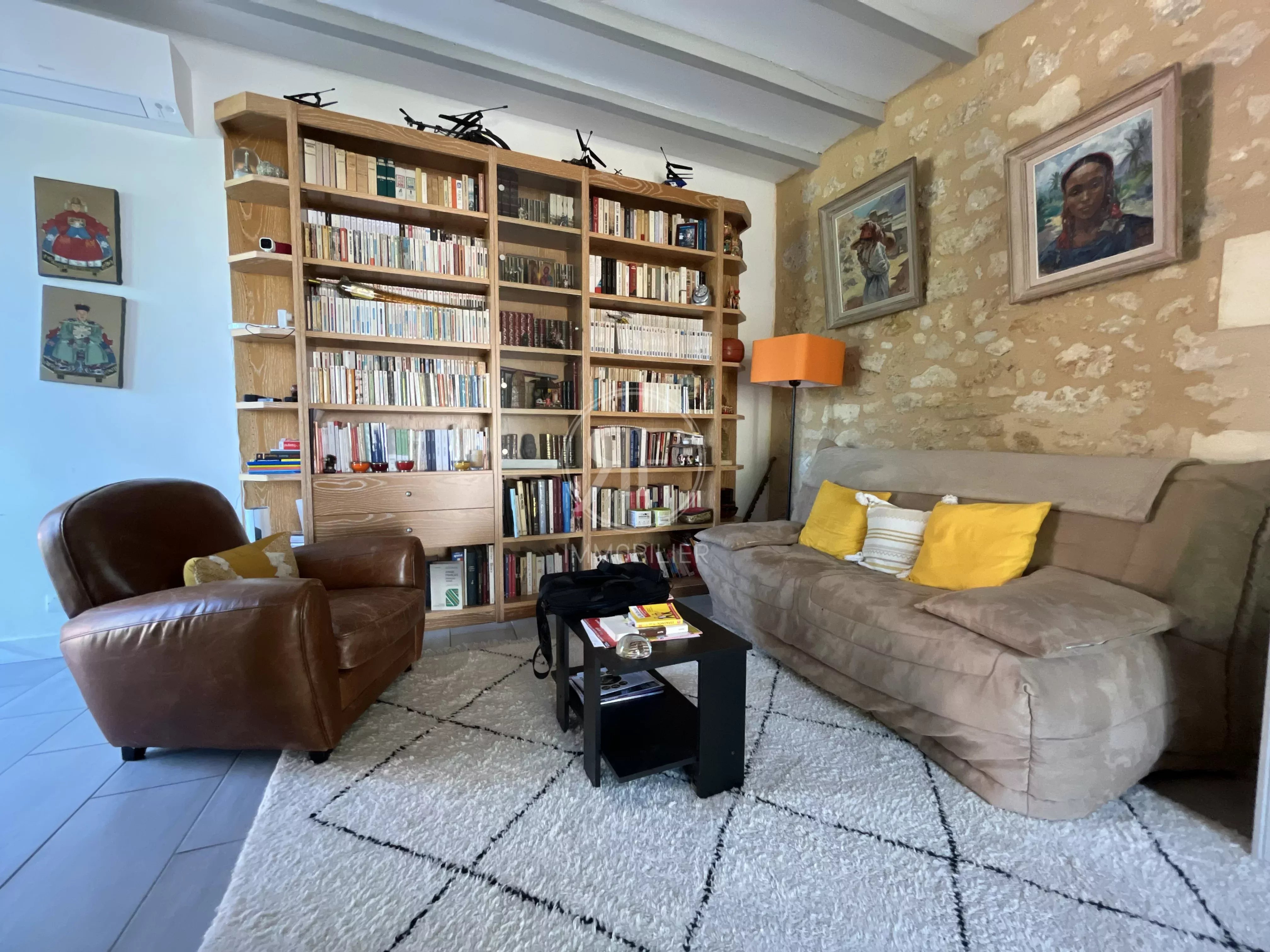 Maison familiale + dépendances avec jardin et piscine