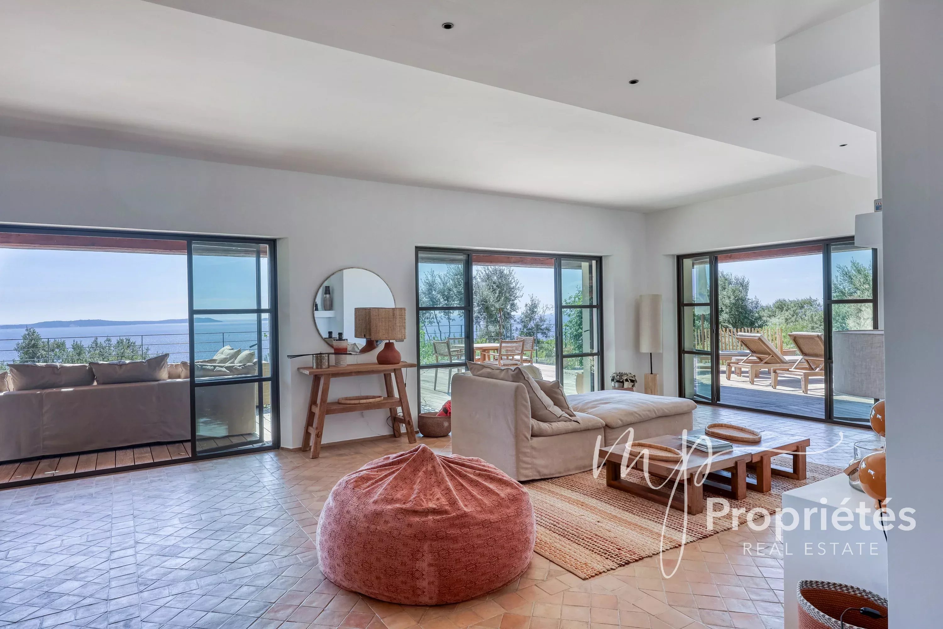 EXCLUSIVITE - Propriété d'exception 9 pièces