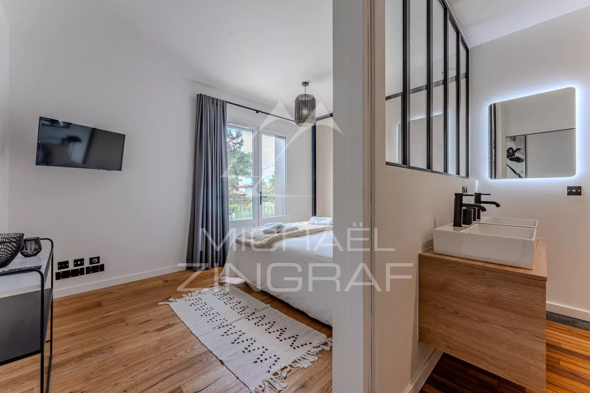 HAUT PYLA, VILLA WITH VIEW ON BASIN