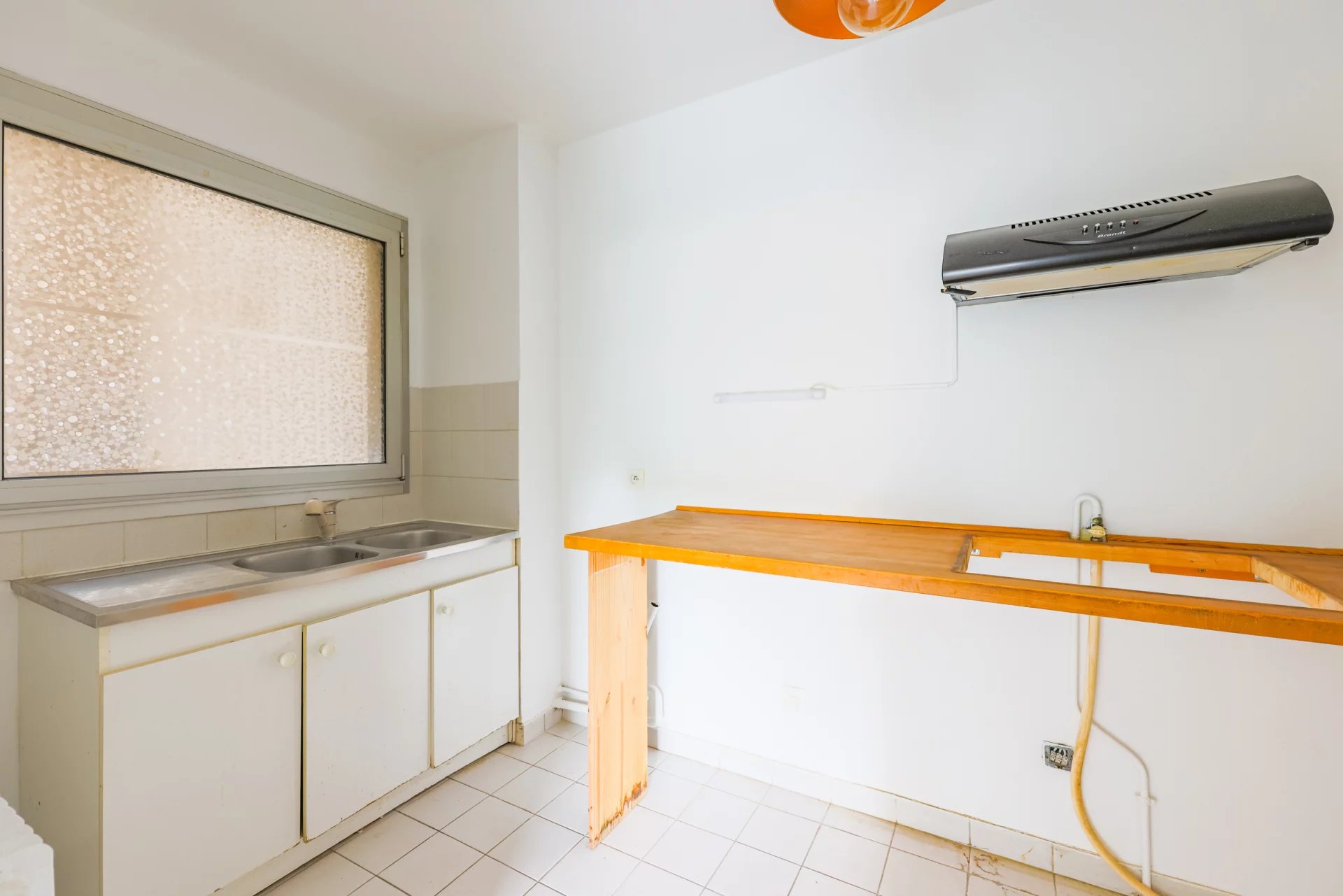 Paris 10e – Canal Saint-Martin / Quai de Jemmapes – 3 pièces de 73 m² avec balcon et parking