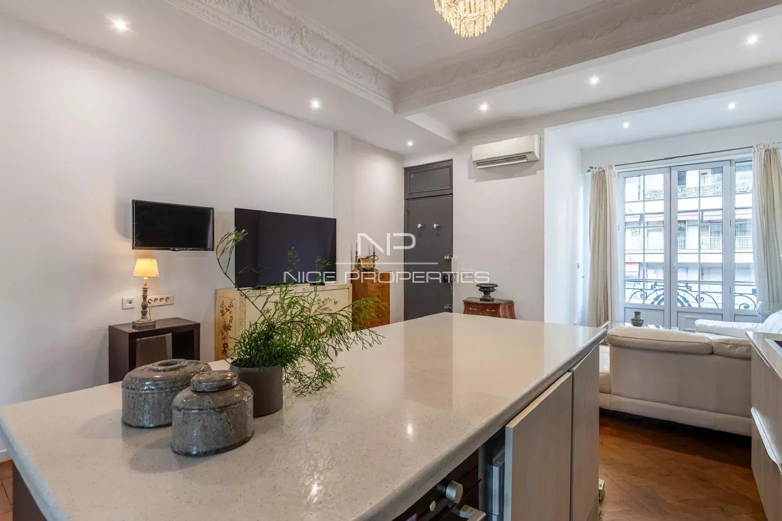 Proche Promenade, Hôtel particulier, 2 appartements 122 m2
