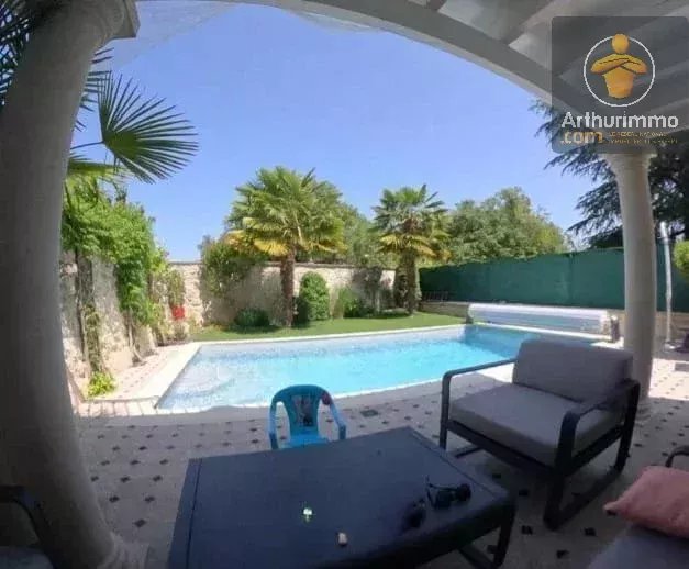 Maison de 230 m2 aux belles prestations,  proche Beaugency