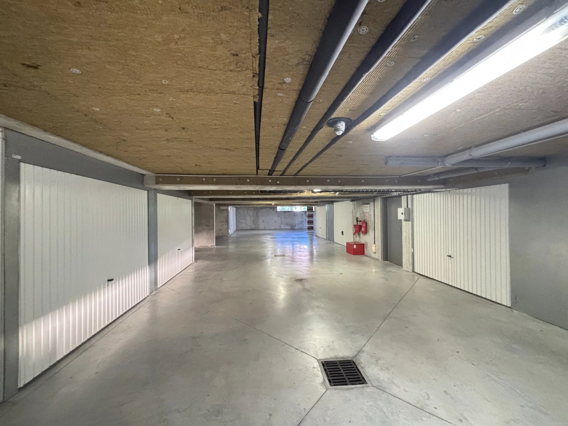 HYÈRES, T3 standing au calme d'une impasse, terrasse, place parking et garage