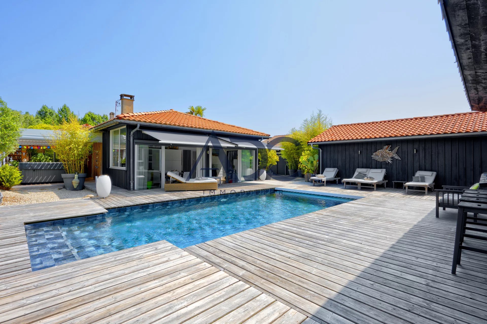 MARTIGNAS SUR JALLE - PROPRIETE D’EXCEPTION 210 m2 - PISCINE JARDIN EXOTIQUE GARAGE - ELEGANCE & ART DE VIVRE AUX PORTES DE BORDEAUX
