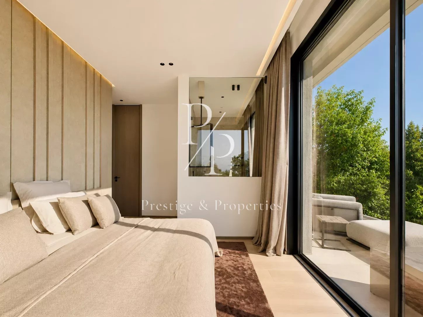 A vendre - Villa Neuve - 525m2 - Garage 10 voitures - Annexe - Vue mer panoramique - Super Cannes
