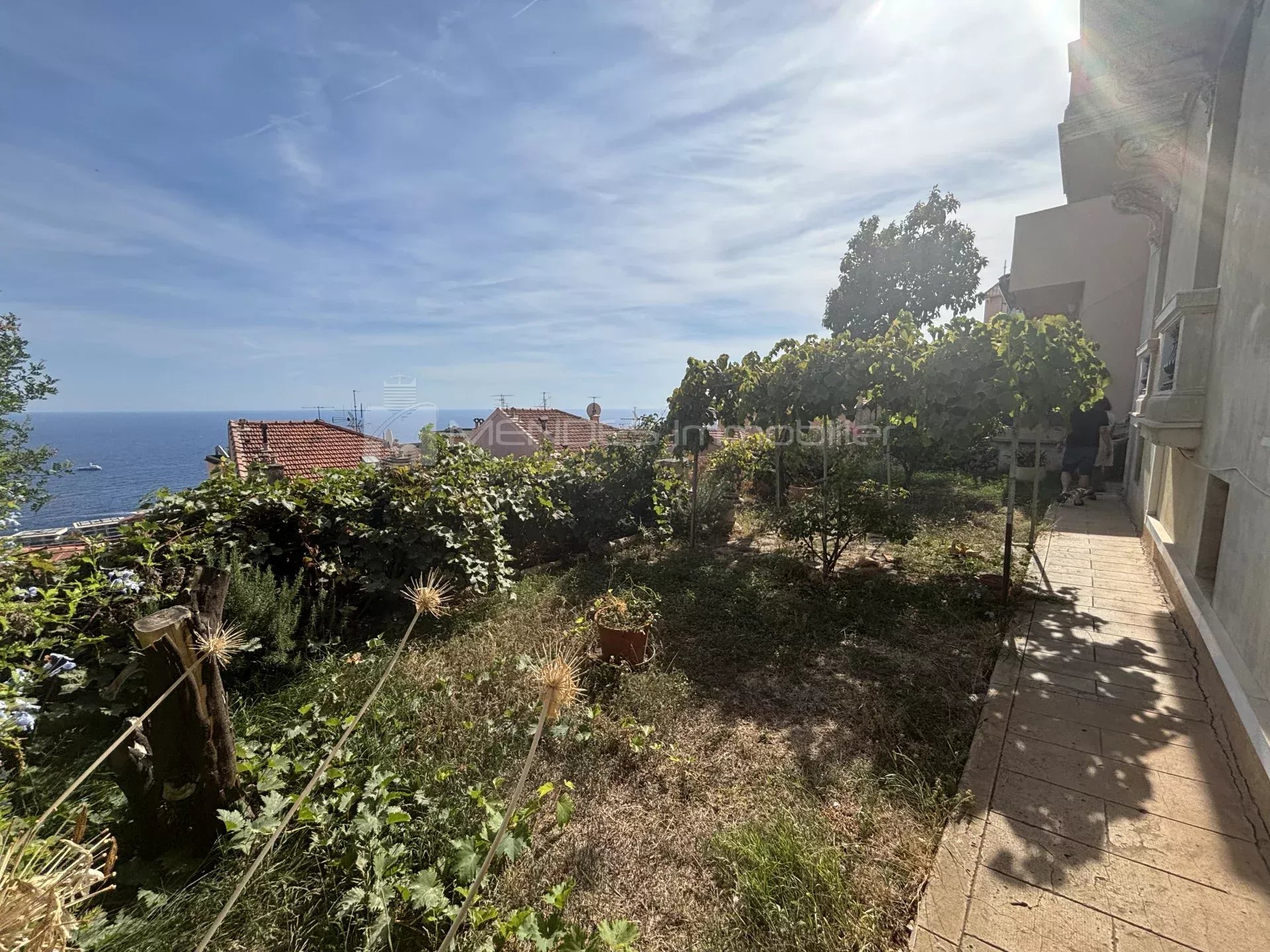 A VENDRE APPARTEMENT 3P VUE MER À LA FRONTIÈRE DE MONACO