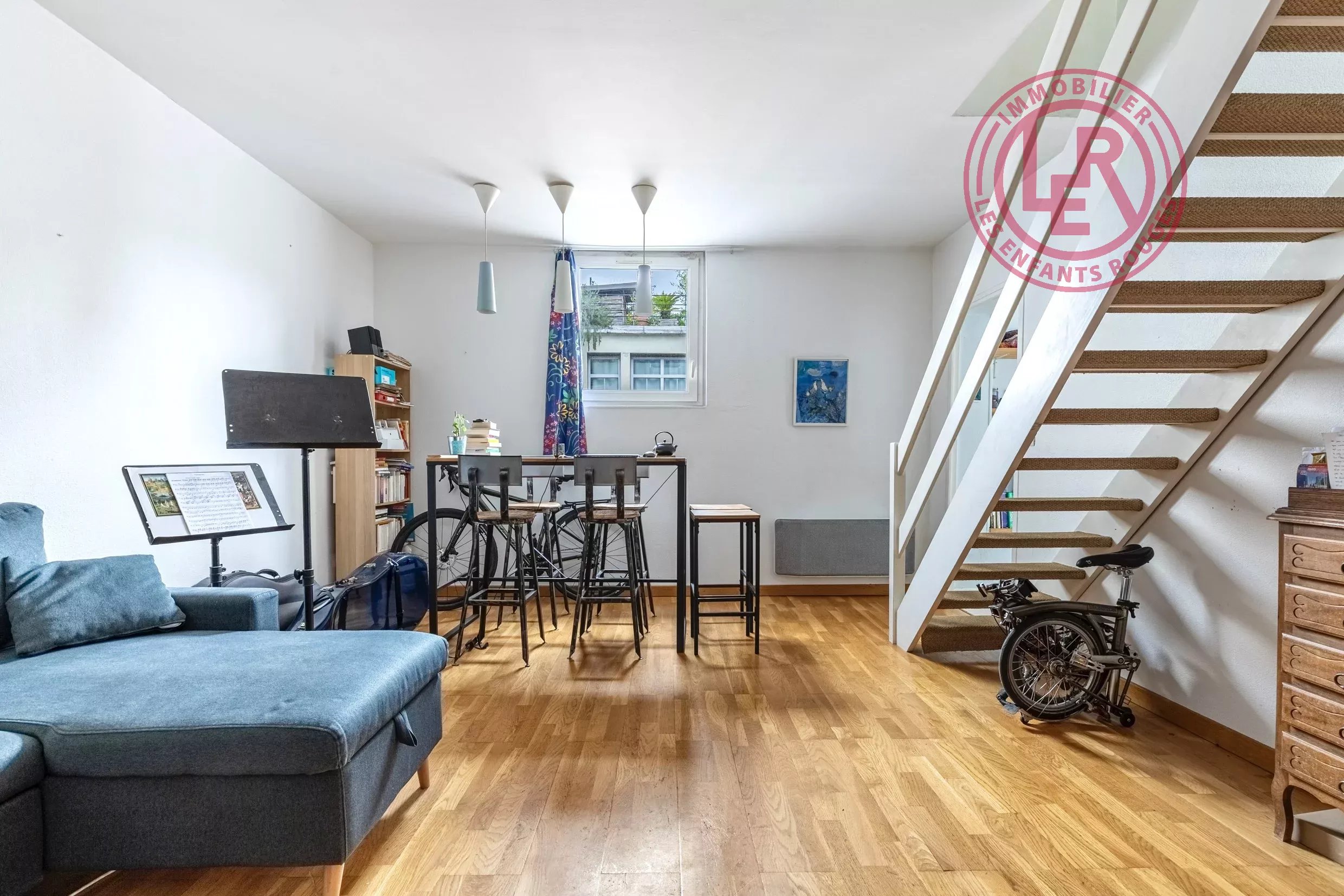 Paris 10th - Rue des Petites Ecuries - Top floor duplex with elevator