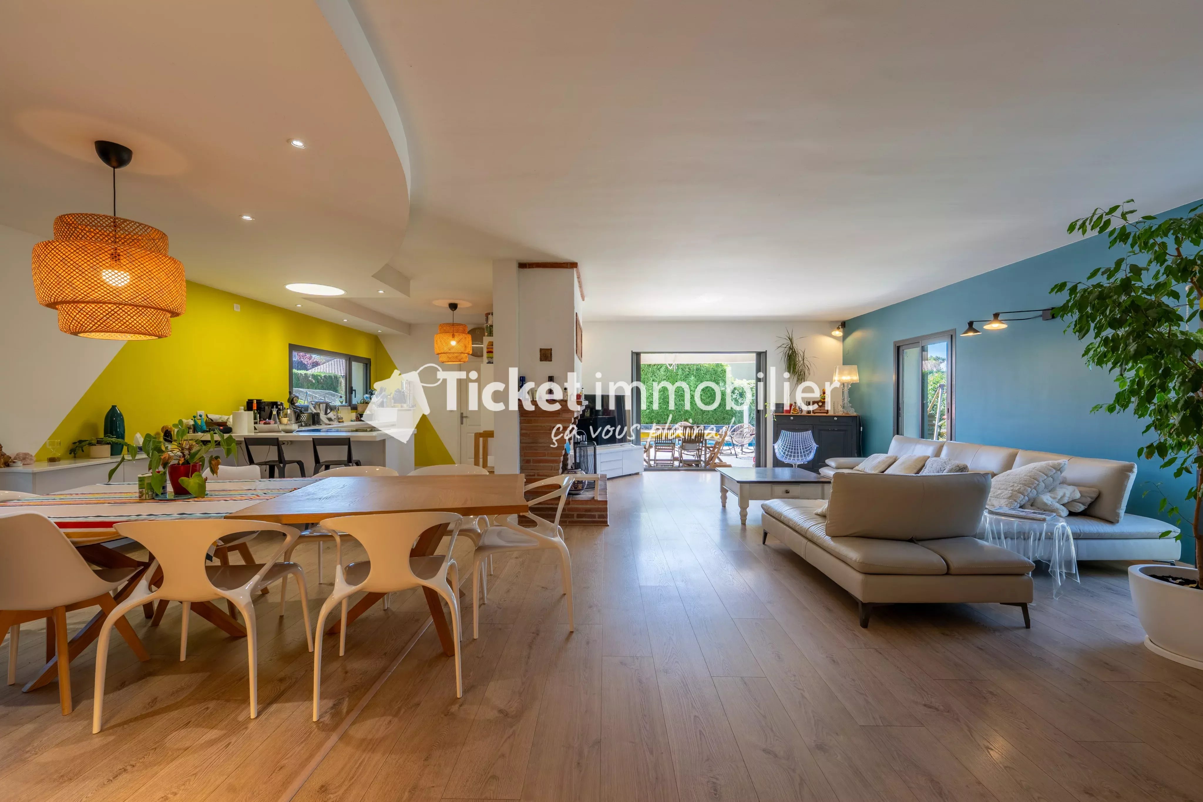 MAISON T7 235m2 AVEC PISCINE, GARAGE, TERRAIN ARBORE DE 1480m2, POMPE A CHALEUR NEUVE, DPE A, PROCHE TOULOUSE ETC ...