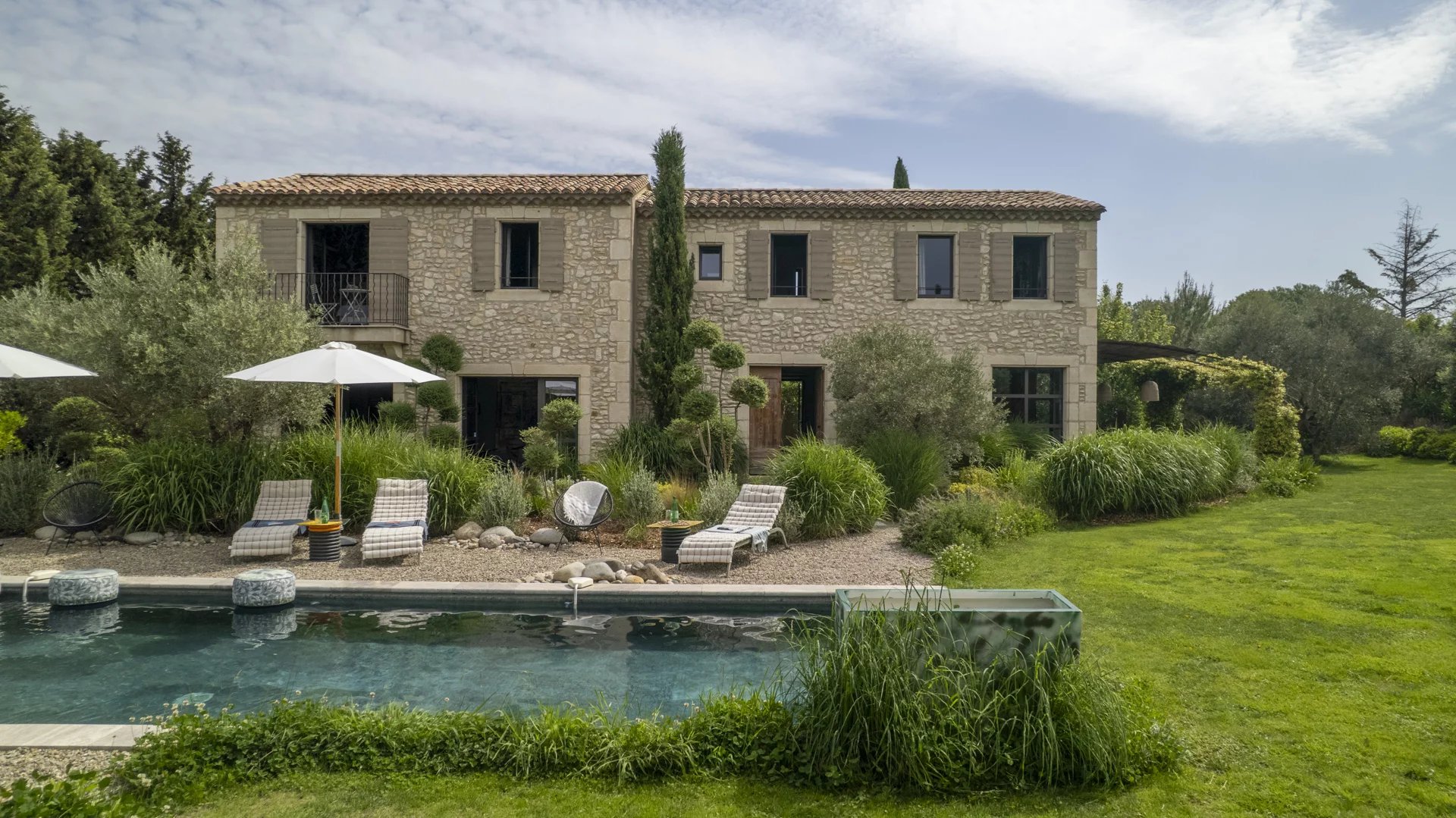 Mas à vendre à Eygalières – Propriété de luxe 250 m² avec piscine. jardin et 4 suites