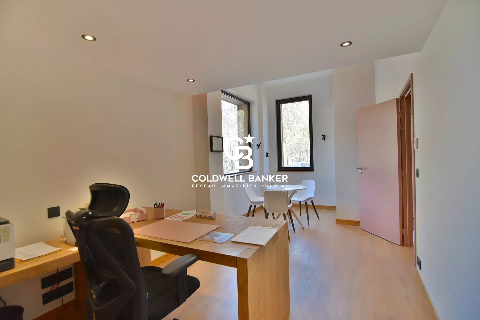 Propriété sur 2 niveaux avec bureaux et appartements - 197 m² - Les Houches