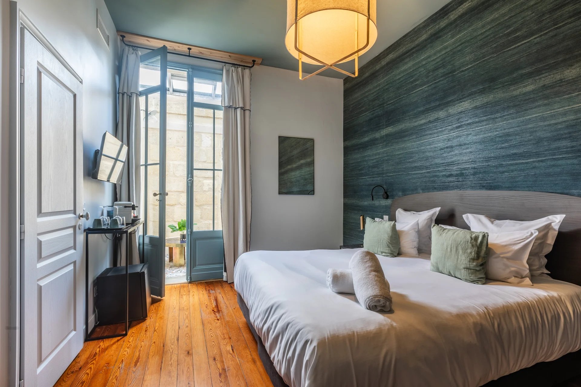 BORDEAUX CHARTRONS – HÔTEL PARTICULIER D’EXCEPTION – 412 M² – PISCINE – JARDIN