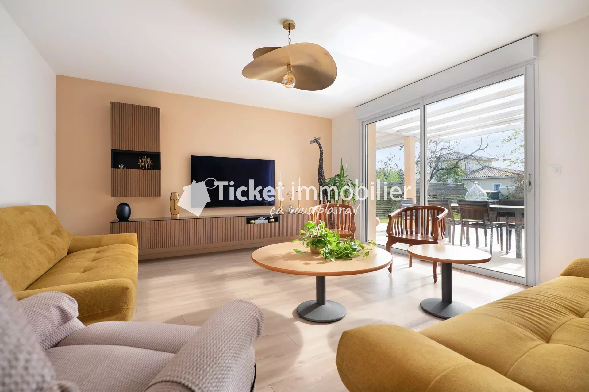 MAISON T9 203m2 RÉNOVÉE ET D'EXCEPTION AVEC TRIPLE GARAGE, POMPE A CHALEUR, TERRAIN DE 1636m2 ...