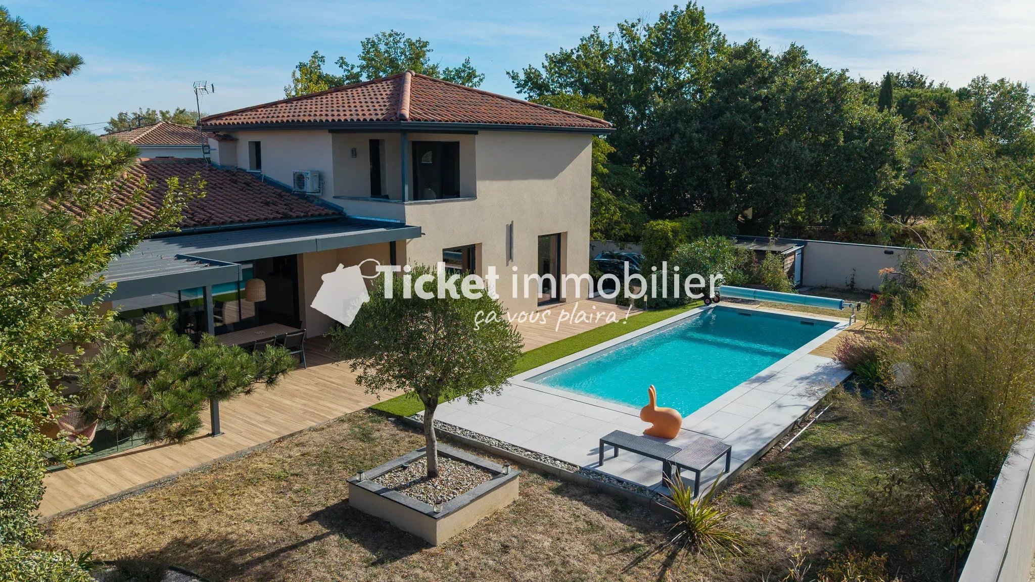 Villa 7 pièces de 304,16m2 avec piscine, carport hors couloir aérien