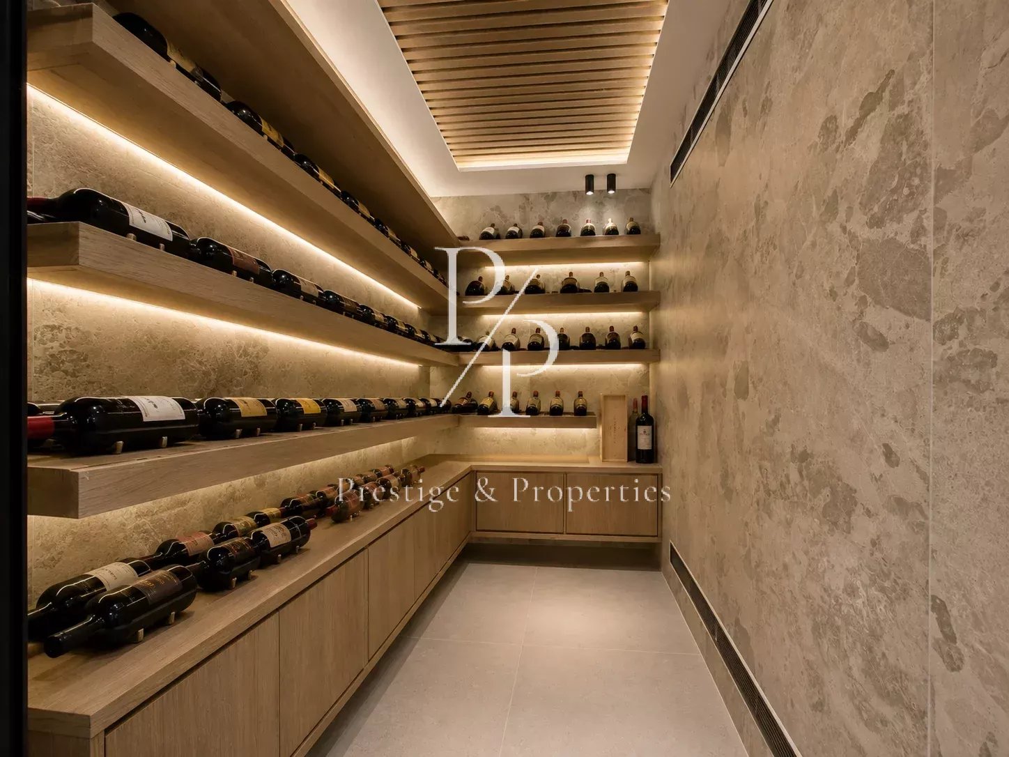 A vendre - Villa Neuve - 525m2 - Garage 10 voitures - Annexe - Vue mer panoramique - Super Cannes