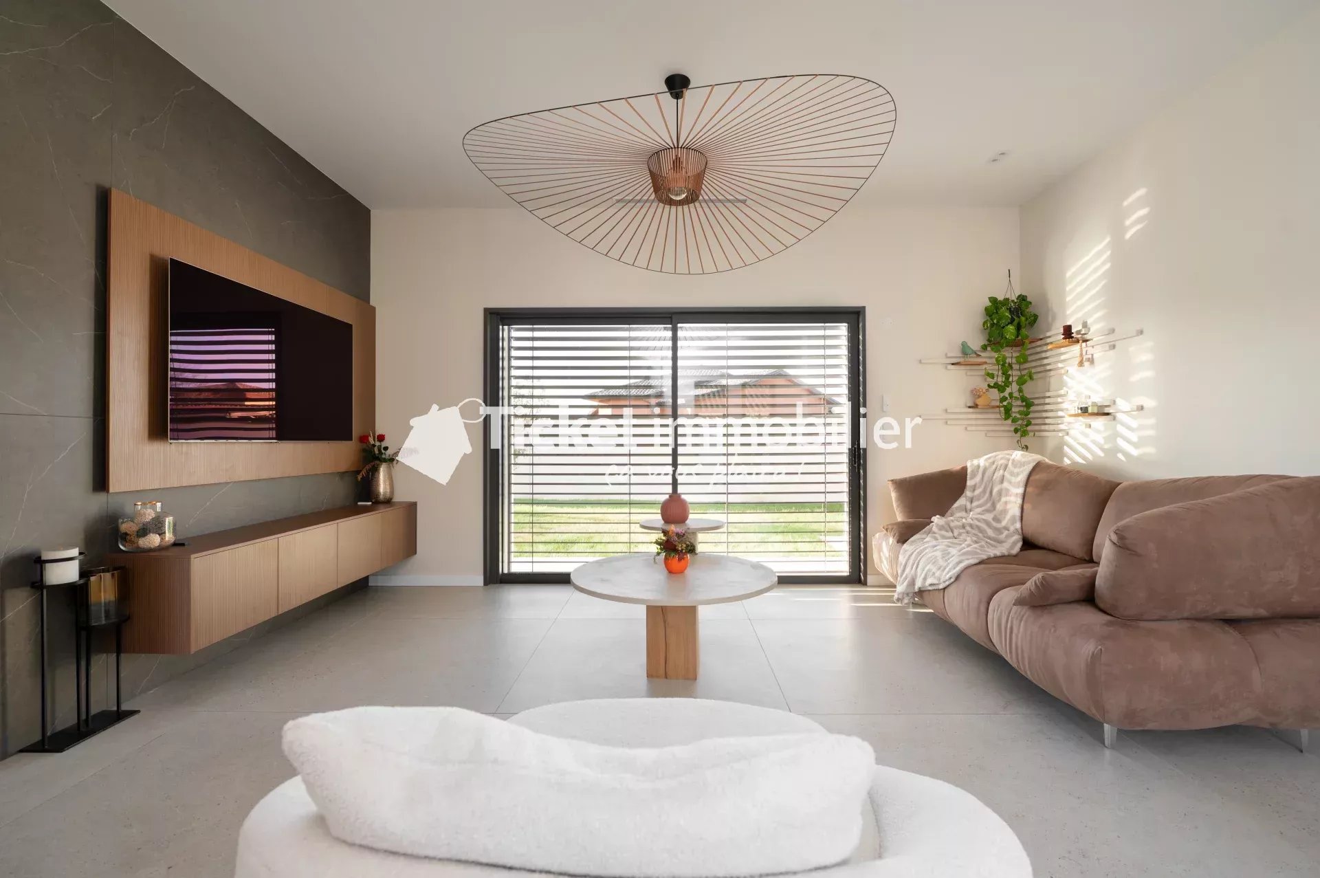 VILLA CONTEMPORAINE T4 160m2 NEUVE AVEC DOUBLE GARAGE, CLIMATISATION GAINABLE, SUPERBES PRESTATIONS, 1111m2 DE TERRAIN ...