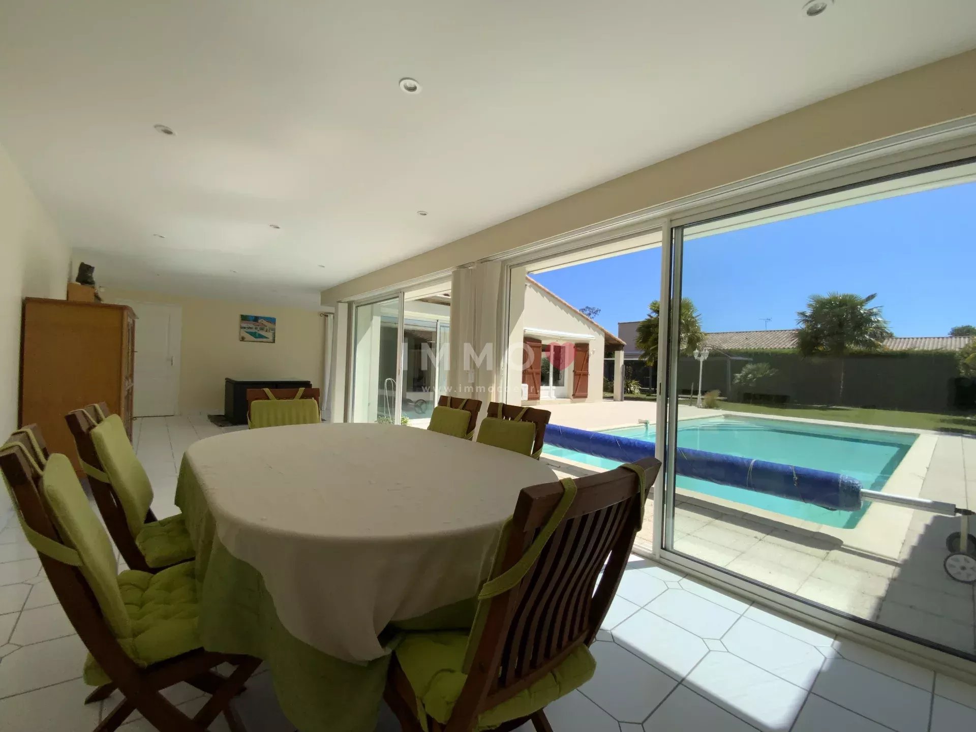 Villa familiale avec piscine – 260 m² d’espace et de potentiel à prix exceptionnel !