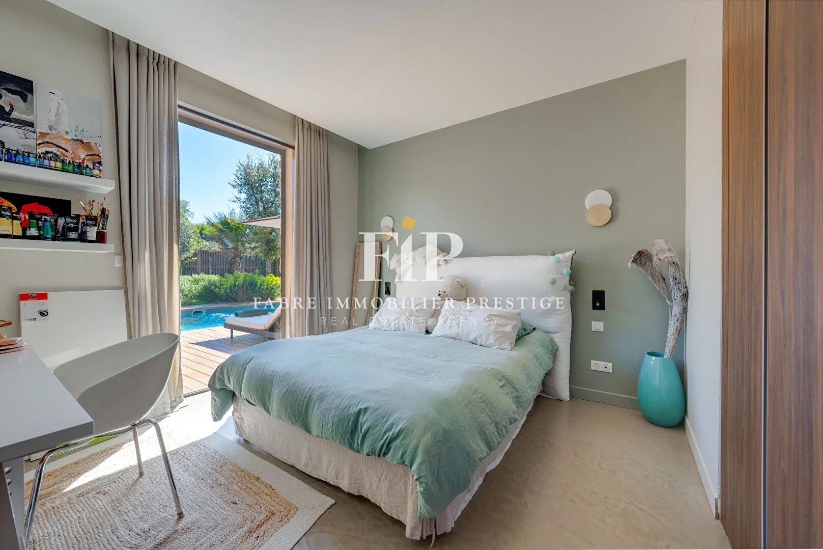 Maison contemporaine de 230m2 environ récente à 10min du centre d' Aix-en-Provence (sud/ouest)